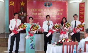 Ban Chấp hành khóa mới ra mắt đại hội