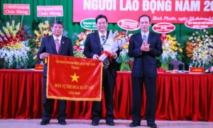 Công nhận cờ thi đua xuất sắc của VRG