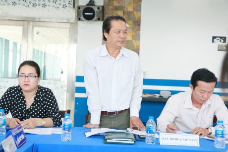 Ông Phan Viết Phùng – Trưởng Ban Thi đua tuyên truyền văn thể VRG biểu dương kết quả SXKD của Khối Gỗ