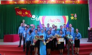 Các thí sinh chụp hình lưu niệm tại hội thi