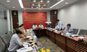 Các đại biểu tham gia, đóng góp ý kiến tại buổi làm việc
