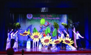 Một tiết mục của Công ty CP Công nghiệp & XNK Cao su. Ảnh: Đào Phong