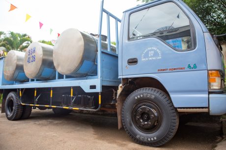 Lốp xe tải VRG trang bị cho xe chở mủ Cao su Phú Riềng. Ảnh: Tùng Châu.