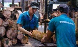 Sản xuất tại Công ty CPCS Trường Phát. Ảnh: Đặng Mi Rô.