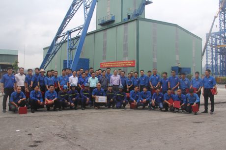 Đoàn đại biểu thăm cơ sở sản xuất và khai thác than