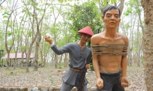 Niềm vui đón dòng nhựa đầu tiên.