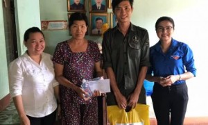 ĐTN Cao su Đồng Nai thăm và tặng quà cho ĐVTN có hoàn cảnh khó khăn
