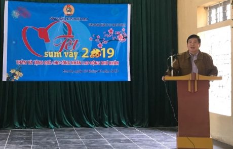 Đồng chí Võ Việt Tài – Phó Chủ tịch Công đoàn CSVN phát biểu động viên công nhân.