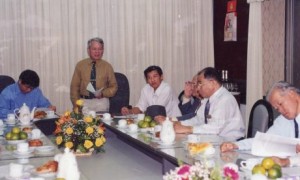 Ông Trần Ngọc Thành phát biểu tại một buổi làm việc của TCT Cao su VN. Ảnh: Tư liệu