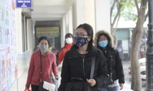 Người dân cần tuân thủ nghiêm túc quy định đeo khẩu trang nơi công cộng nhằm phòng
lây nhiễm trong dịch Covid 19. Ảnh Internet